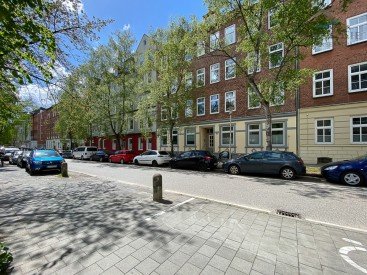 Hauptbild ++ Teilsanierte Perle am Blücher ++ 3-Zimmer Altbau in der bel- étage mit Balkon sucht Finisher